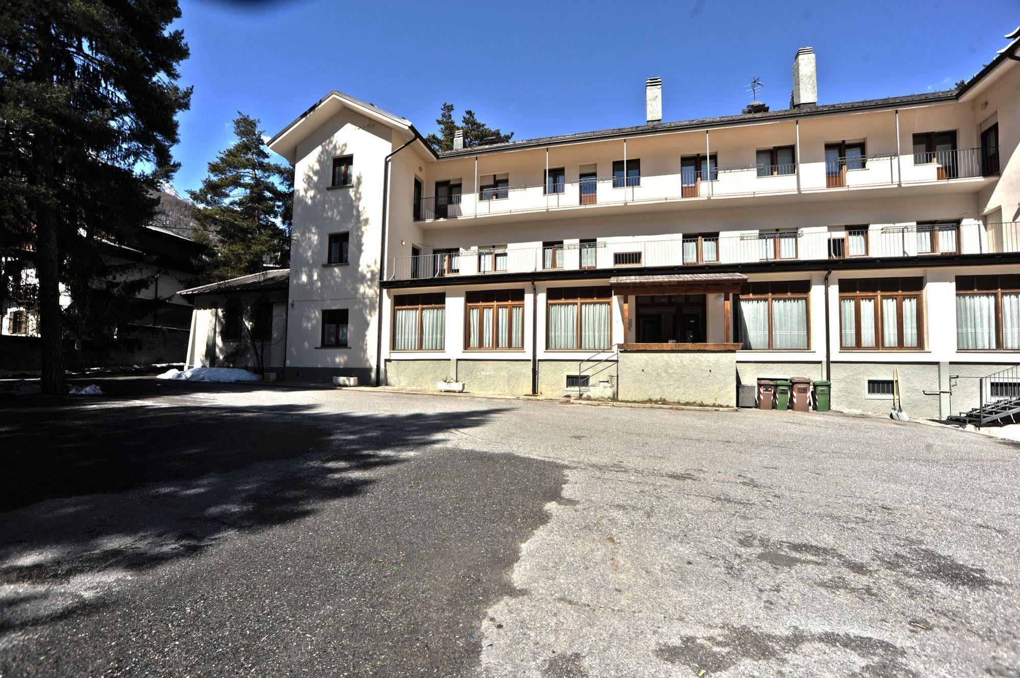 Hotel Casa San Francesco Bardonecchia Exterior foto